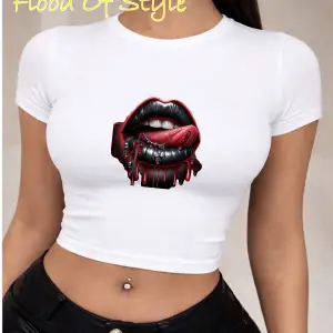 Beyaz Babby Tee dudak dil diş Özel tasarım