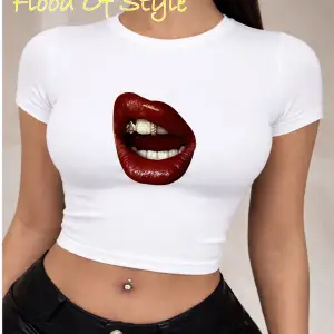 Beyaz Babby Tee dudak Özel tasarım