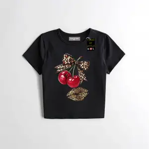 Beyaz Babby Tee kiraz kurdale dudak Özel tasarım