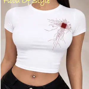 Beyaz Babby Tee minimal çizgiler Özel tasarım