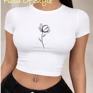 Beyaz Babby Tee minimal gül Özel tasarım