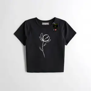 Beyaz Babby Tee minimal gül Özel tasarım