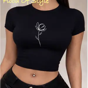 Beyaz Babby Tee minimal gül Özel tasarım