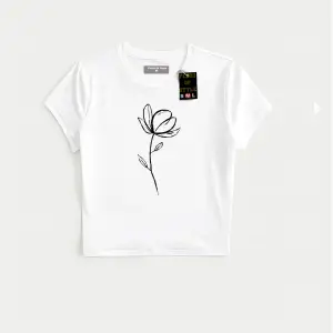 Beyaz Babby Tee minimal gül Özel tasarım