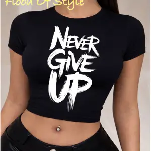 Beyaz Babby Tee nevergiveup Özel tasarım