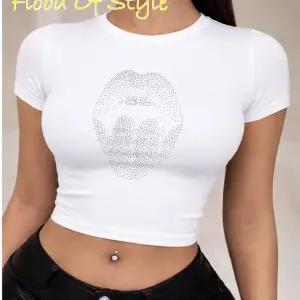 Beyaz Babby Tee taş desenli agız Özel tasarım