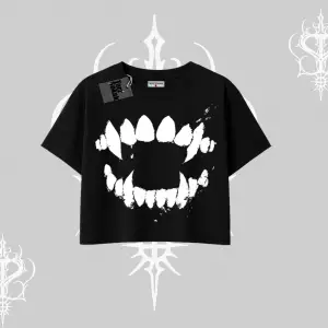 Beyaz Crop Tişört Vampir Dış