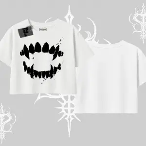 Beyaz Crop Tişört Vampir Dış
