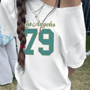 Beyaz Kadın Düşük Omuz Kayık Yaka 79 Baskılı