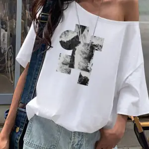 Beyaz Kadın Düşük Omuz Kayık Yaka Baskılı