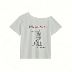 Beyaz Kadın Düşük Omuz Kayık Yaka Baskılı