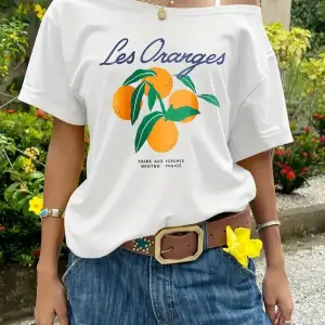 Beyaz Kadın Düşük Omuz Kayık Yaka Baskılı