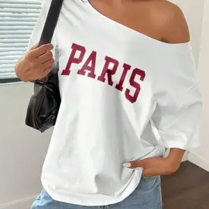 Beyaz Kadın Düşük Omuz Kayık Yaka Baskılı