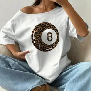 Beyaz Kadın Düşük Omuz Kayık Yaka Baskılı