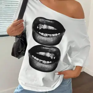 Beyaz Kadın Düşük Omuz Kayık Yaka Baskılı