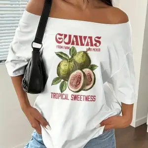 Beyaz Kadın Düşük Omuz Kayık Yaka Baskılı