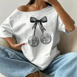 Beyaz Kadın Düşük Omuz Kayık Yaka Baskılı