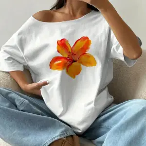 Beyaz Kadın Düşük Omuz Kayık Yaka Baskılı