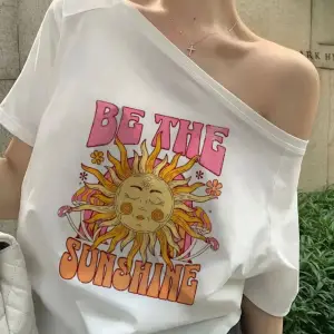 Beyaz Kadın Düşük Omuz Kayık Yaka Be The Sunshine Baskılı