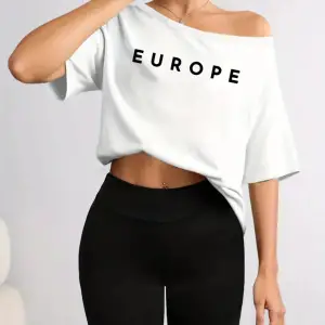 Beyaz Kadın Düşük Omuz Kayık Yaka Europe Baskılı