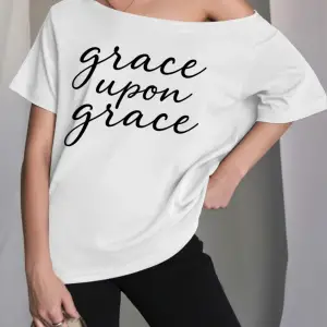 Beyaz Kadın Düşük Omuz Kayık Yaka Grace Upon Baskılı