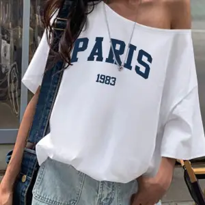 Beyaz Kadın Düşük Omuz Kayık Yaka Paris Baskılı