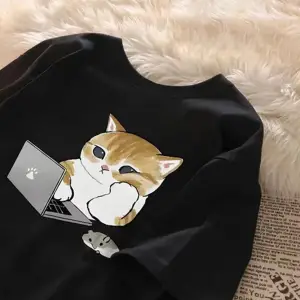 Beyaz Karikatür Anime Çalışma Kedi Baskı Çift Yuvarlak Boyun Yaz Gevşek ka