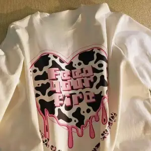 Beyaz Karikatür Baskı Yaz Sevimli Kalp şeklinde Desen Harajuku