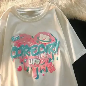 Beyaz Karikatür Baskı Yaz Sevimli Kalp şeklinde Desen Harajuku