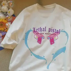 Beyaz Karikatür Baskı Yaz Sevimli Kalp şeklinde Desen Harajuku