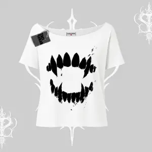 Beyaz Kayık yaka Tişört Vampir Dış