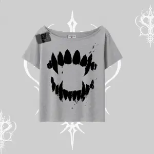 Beyaz Kayık yaka Tişört Vampir Dış