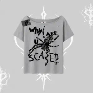 Beyaz Kayık yaka Tişört Why are u Scared