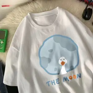 Beyaz Kazın arkası ay karikatür baskılar gevşek o-boyun yumuşak üs