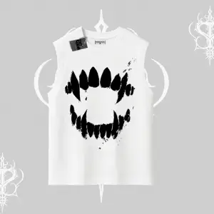 Beyaz Kolsuz Tişört Vampir Dış