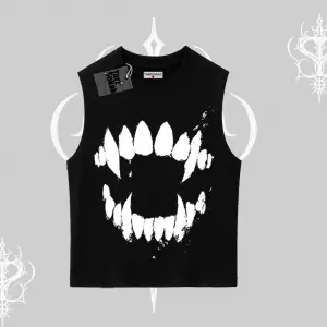 Beyaz Kolsuz Tişört Vampir Dış