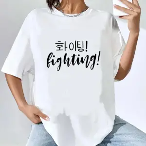 Beyaz Kore Baskılı Retro Tarzı Baskı Gevşek Yaz Yuvarlak Boyun Üst Spor Yum