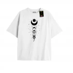 Beyaz Oversize T-shirt ay yıldız minimal Özel tasarım