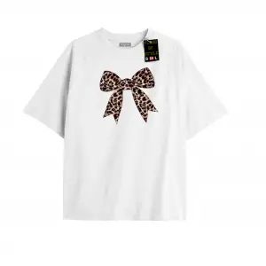 Beyaz Oversize T-shirt leopar kurdale Özel tasarım