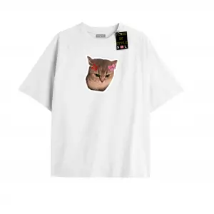 Beyaz Oversize T-shirt tatlı kızgın kedi Özel tasarım