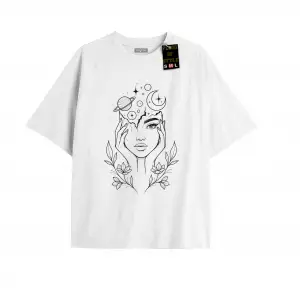 Beyaz Oversize T-shirt yüz çiçek ay çizim Özel tasarım