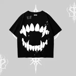 Beyaz Oversize Tişört Vampir Dış