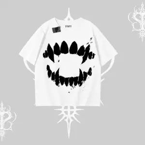 Beyaz Oversize Tişört Vampir Dış