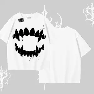 Beyaz Oversize Tişört Vampir Dış