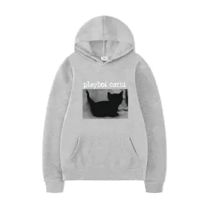 Beyaz Playboi Carti rapçi siyah kedi