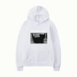 Beyaz Playboi Carti rapçi siyah kedi