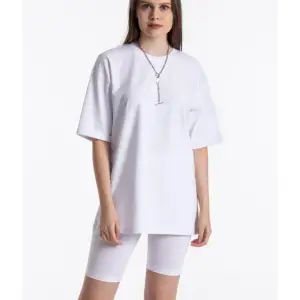 Beyaz Renkli, Düz, Kısa Kollu Boyfriend T-shirt Ve Biker Tayt Takım