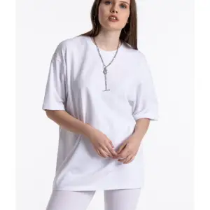 Beyaz Renkli, Düz, Kısa Kollu Boyfriend T-shirt Ve Biker Tayt Takım