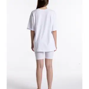 Beyaz Renkli, Düz, Kısa Kollu Boyfriend T-shirt Ve Biker Tayt Takım