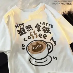 Beyaz Sıcak Latte Kahve Kedi Komedi Bahar Kedi Omuz Damla Japon Tarzı Çift